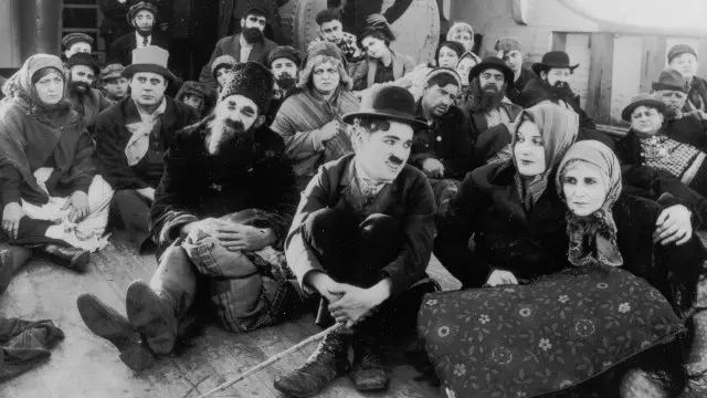 "مهاجر"، ساختۀ چاپلین، مهاجری انگلیسی در آمریکا که هیچ وقت شهروند آمریکایی نشد