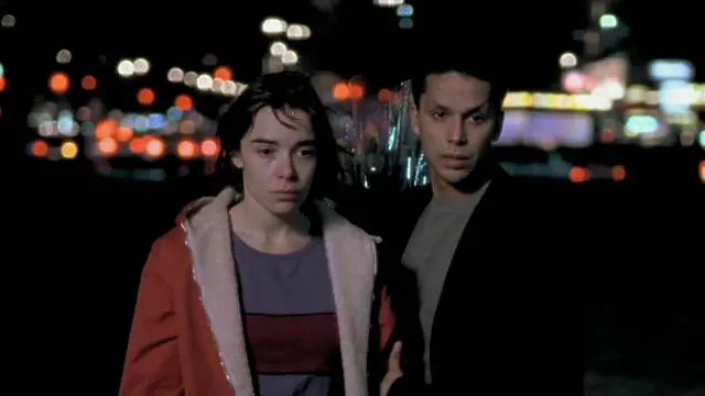 "پناهنده شاعرانه" را عبدالطیف کشیش ساخته که در شش سالگی با خانواده‌اش از تونس به فرانسه مهاجرت کرد