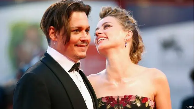 Johny Depp dan istrinya, Amber Heard, membawa masuk dua ekor anjing tanpa melewati karantina.