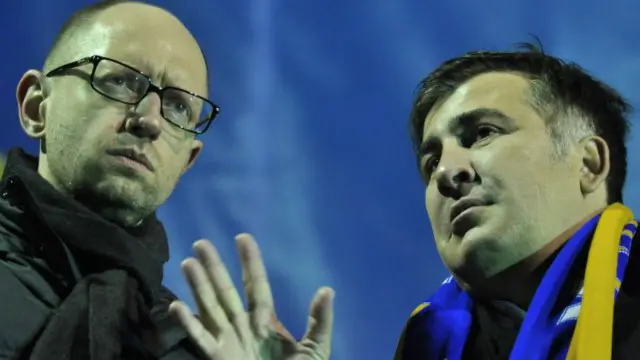Арсений Яценюк и Михеил Саакашвили на сцене Евромайдана