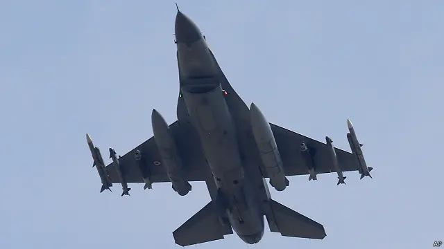 كانت مشاركة فرنسا في جهود التحالف تقتصر على العراق