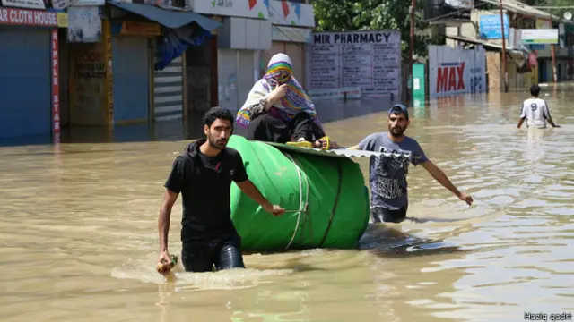 बचाव कर्मी