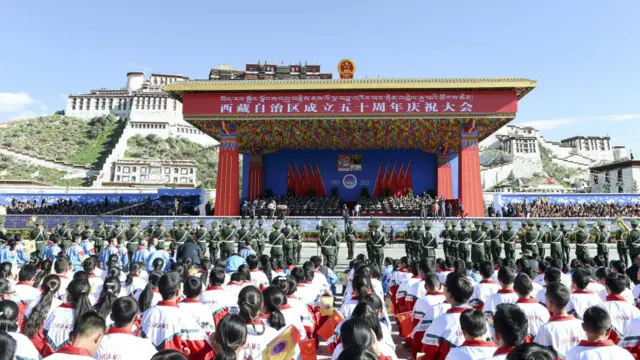 北京高度重视西藏自治区成立50周年的纪念活动