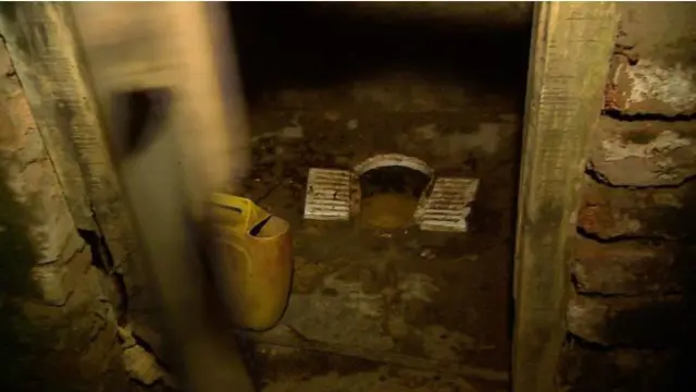 زیادہ تر بیت الخلا یا تو نکاسی آب نہ ہونے کے باعث بند پڑے ہیں یا ٹوٹ چکے ہیں