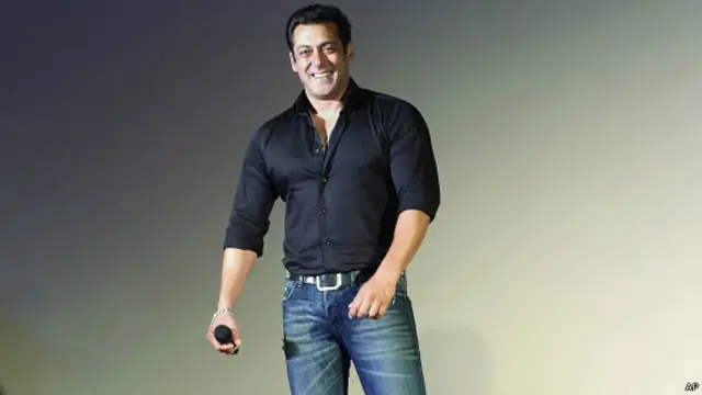 سلمان خان نے فلم ہیرو کے پروموشن کے دوران راحت فتح علی سے پوچھے جانے والے ایک سوال کے جواب میں اپنی گلوکاری کے بارے میں کہا