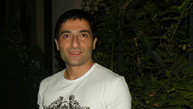 28 yaşlı Elmar Vəliyev Bakıda yaşayır və ildə bir neçə dəfə Tbilisiyə gəlir.