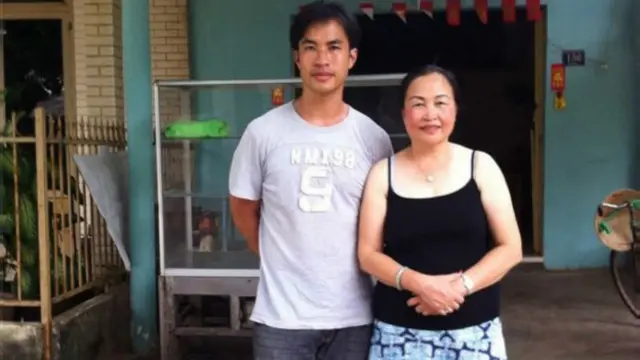 Tat Wa Lay和媽媽再次拜訪逃離越南前所居住過的房子