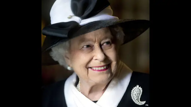 2015: Nữ hoàng Anh Elizabeth II trở thành người trị vì lâu nhất trong lịch sử nước Anh vào ngày 9/9.