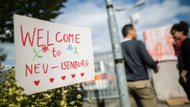 میونخ کے میئر دائتر ریتر نے دیگر شہروں کے حکام سے بھی اپیل کی ہے کہ وہ پناہ گزینوں کو جگہ دینے کے لیے آگے بڑھیں