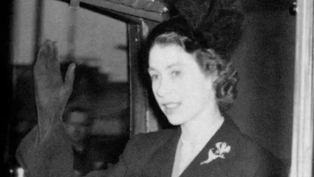 Ratu Elizabeth II berkuasa pada 1952 setelah ayahnya, Raja George VI, wafat.