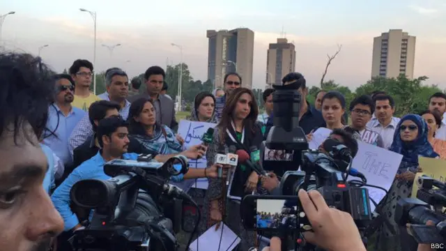 بچوں کے والدین نے مطالبہ کیا کہ پرائیویٹ سکولوں کے مالکان کی من مانی ختم کر کے اس بارے میں قانون سازی کی جائے