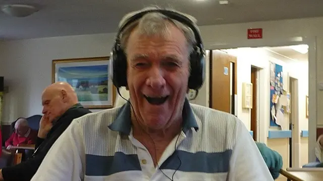 Luke Mitchell, paciente con demencia 