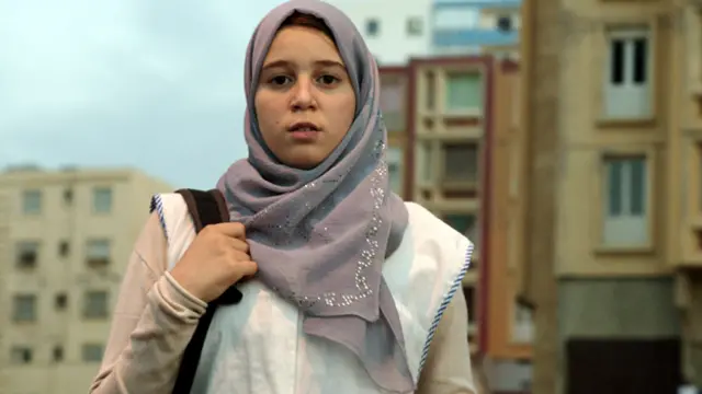 اعتمد المخرج على ممثلين هواة 