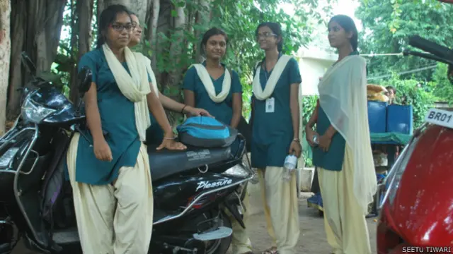 बिहार की 60 प्रतिशत शिक्षित महिलाएं बेरोज़गार हैं.