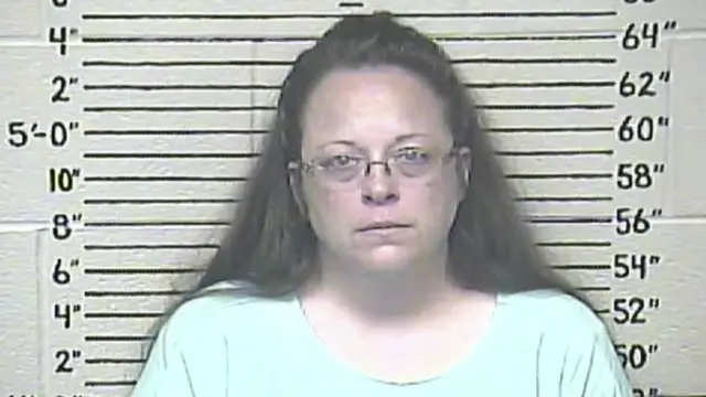 کم ڈیوس کا کہنا ہے کہ ان کا عقیدہ انھیں اس قسم کے فرائض سرانجام دینے کی اجازت نہیں دیتا 