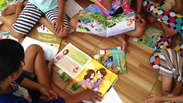 Buku-buku anak di kawasan Indonesia Timur sulit diperoleh sehingga harganya pun relatif mahal.