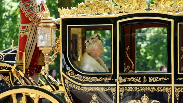 Nữ hoàng Elizabeth II là biểu tượng cho truyền thống