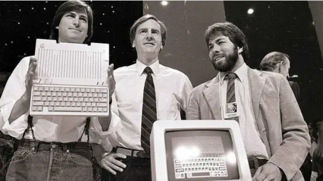 Steve Jobs había esperado que John Sculley fuera un mentor, pero los dos hombres se enfrentaron después de que Sculley se negó a bajar el precio del Macintosh para aumentar las ventas.