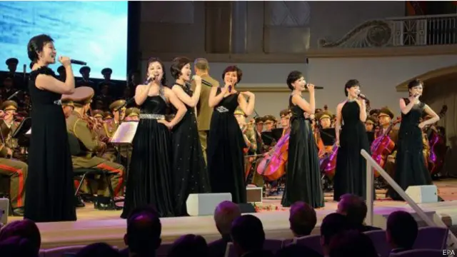 جولائی میں ہی شونگ بونگ نامی بینڈ منظر عام پر آیا