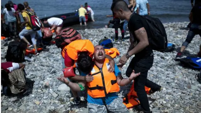 جنگ و جرائم میں گھرا لیبیا یورپی یونین کے لیے مسئلہ ہے، کیونکہ تارکین وطن کی بڑی تعداد اسی راستے سے یورپ داخل ہورہی ہے