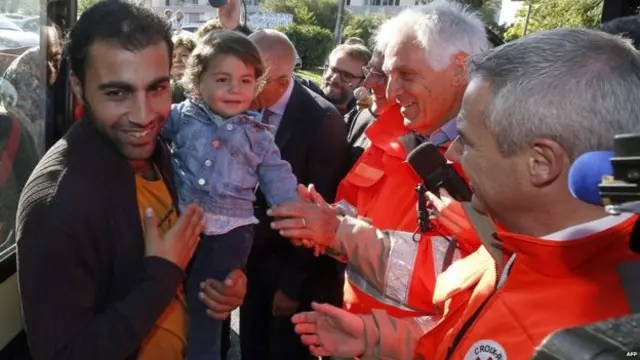 یہ منصوبہ ایک ایسے وقت تجویز کیا گیا ہے جب ہزاروں کی تعداد میں پناہ گزین شمالی یورپ کی طرف بڑھ رہے ہیں