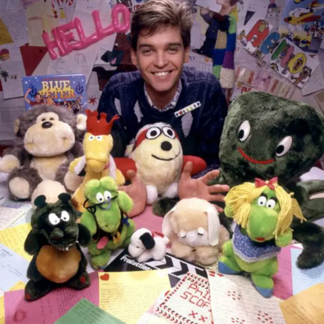 فلپ سکوفیلڈ اب برطانوی چینل ائی ٹی وی کے پروگرام ’دس مارننگ‘ کے میزبان ہیں