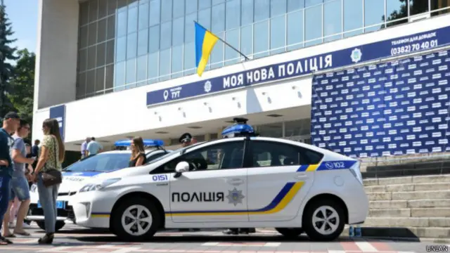 Українці вважають, що у першу чергу влада мала б боротися із корупцією та реформувати міліцію, прокуратуру та судову систему