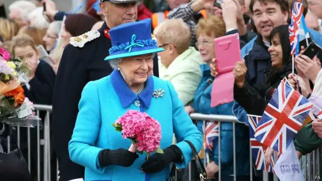 英女王伊丽莎白二世2015年9月9日成为在位时间最长的君主，超过63年7个月。