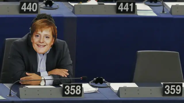 نماینده ایتالیایی با ماسک آنگلا مرکل