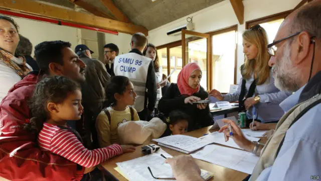 мигранты в париже