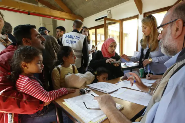 Прем'єр Франції: ЄС більше не може приймати біженців