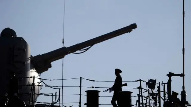 امریکہ عراق اور شام میں شدت پسند تنظیم دولت اسلامیہ کے خلاف فضائی حملوں میں مصروف ہے۔