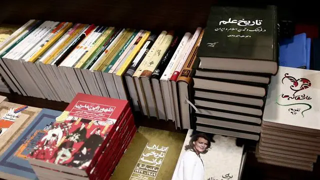 سال گذشته وزارت ارشاد "نزدیک به ۴ میلیارد تومان بابت ده روز به مصلی اجاره پرداخت کرد". رقم اجاره ۱۵۰ غرفه برای ده روز نزدیک به ۱ و نیم میلیارد تومان میشد". درآمدی که از سال جدید مدیران مصلی تهران از آن محرومند