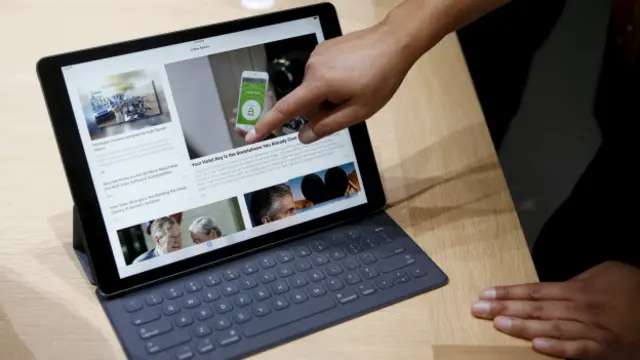 搭配智能鍵盤使用的iPad Pro。