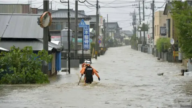 ہمیں اس سے پہلے اتنے بڑے پیمانے پر موسلا دھار بارشوں کا کبھی سامنا نہیں کرنا پڑا۔ اس کی وجہ سے سنگین خطرات کا سامنا کرنا پڑ رہا ہے: محکمۂ موسمیات