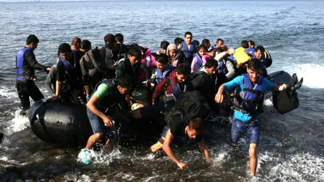 جزیره لزبوس یونان یکی از مقصدهای پناهجویان قایق سوار بوده است