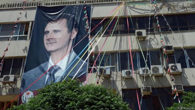 Портрет Башара Асада на здании в Дамаске