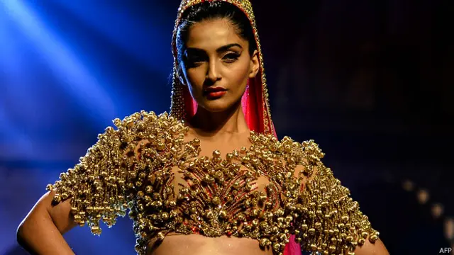 سونم کپور اپنے لباس اور اپنی زبان کے لیے خاصی شہرت رکھتی ہیں