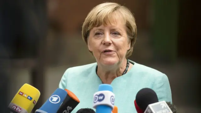 Almanya Başbakanı Angela Merkel Suriye görüşmelerine Beşar Esad'ın da katılması gerektiğini söyledi.