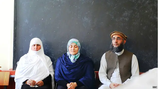 د جمیلې مېړه د هغې په څېر دیني عالم دی او په ډېرو پروګرامونو کې یو ځای وي.