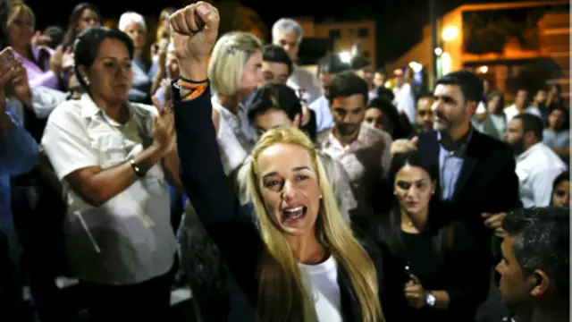 همسر لوپز و طرفداران او نسبت به صدور حکم زندان علیه او اعتراض کردند