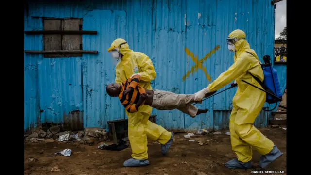 Scenes From The Ebola Crisis, Daniel Berehulak