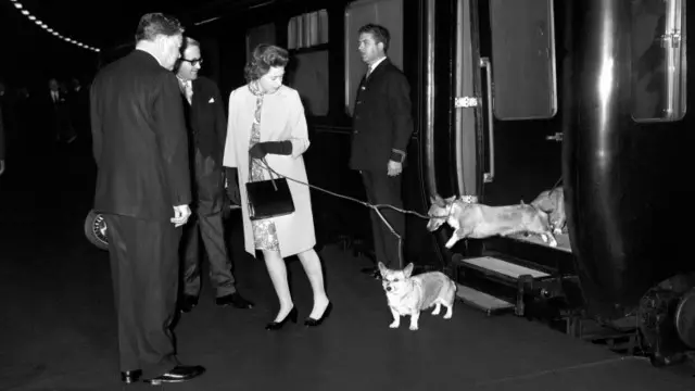 今天運行的皇家專列，還是在1977年為女王的登基25週年大典建造的。