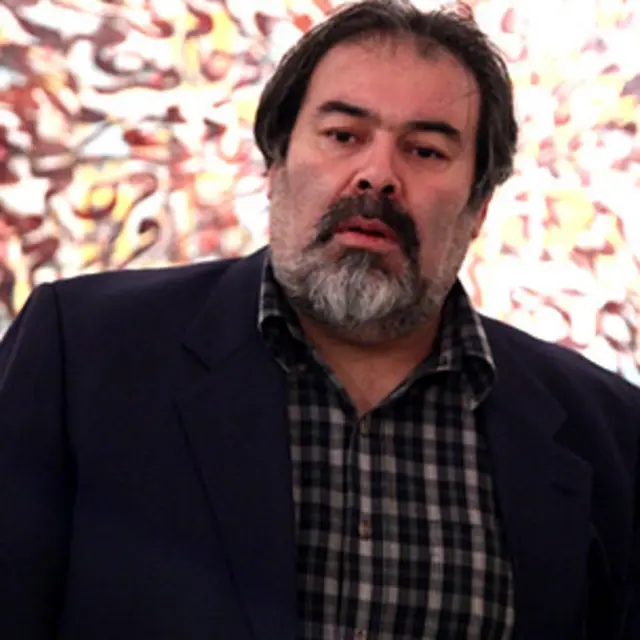 مجید ملانوروزی، مدیر کل دفتر هنرهای تجسمی فرد خاطی را شخصی کم اطلاع خوانده است