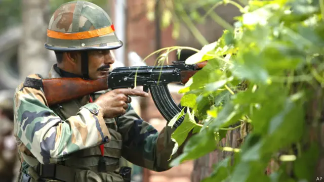 کشمیر کے شمالی اور جنوبی اضلاع میں مسلح شدت پسندوں اور بھارتی فورسز کے مابین تصادموں میں اضافہ ہورہا ہے