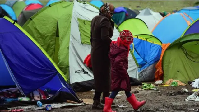 سربیا سے ملحق ہنگری کی سرحد پر قائم پناہ گزین کیمپ کی حالت خستہ بتائی جا رہی ہے