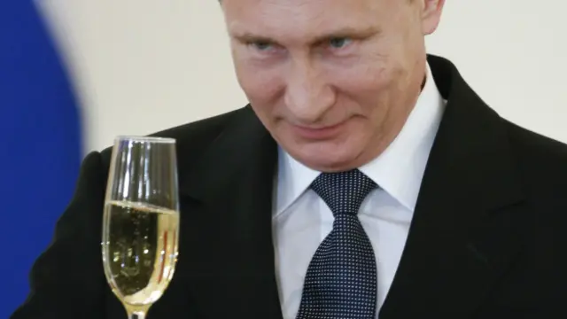 Путин и бокал
