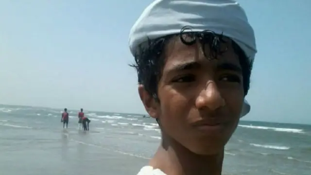 قتل أحمد البينة في هجوم جوي للتحالف بقيادة السعودية على مصنع لتعبئة زجاجات المياه شمال غربي اليمن