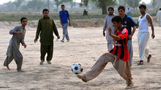  پی ایف ایف میں اختلافات کے باعث بننے والے دو دھڑوں کی وجہ سے گول پراجیکٹ کے حوالے سے ملنے والی معلومات میں بھی تضاد پایا جاتا ہے