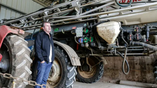 François sufría dolores de cabeza intensos y repentinos, por momentos se le dificultaba el habla y experimentaba vacíos mentales.